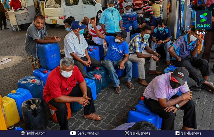 ഇന്ധനക്ഷാമം രൂക്ഷം; സ്കൂളുകളും ഓഫീസുകളും അടയ്ക്കാനൊരുങ്ങി ശ്രീലങ്ക