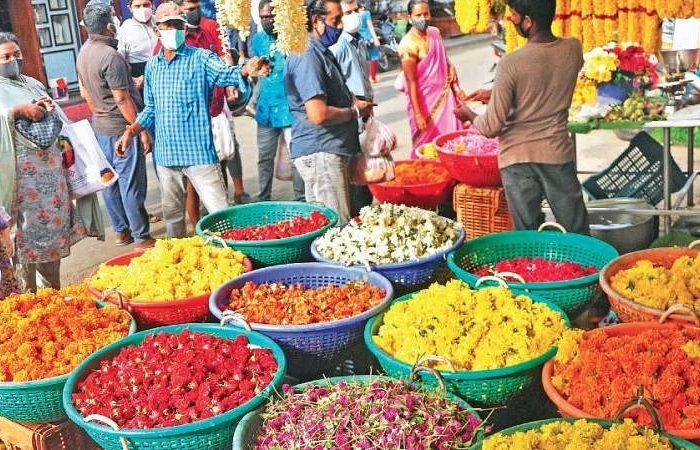 അത്തത്തിനുമുമ്പേ പൂവിളിയുമായി പൂക്കളെത്തിത്തുടങ്ങി