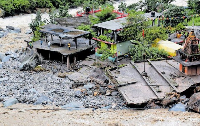 ഹിമാചൽ പ്രദേശിലും ഉത്തരാഖണ്ഡിലും കശ്മീരിലും മിന്നല്‍ പ്രളയം; 15 പേർ മരിച്ചു