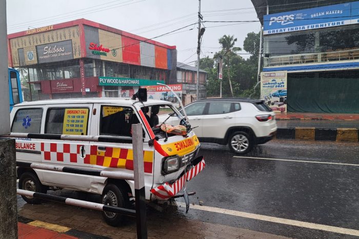 ആംബുലൻസ് മറിഞ്ഞ് ഡ്രൈവർക്ക് പരിക്ക്