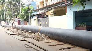 വഴിമുടക്കിയ കൂറ്റൻ പൈപ്പുകൾ<br>നീക്കണമെന്ന് മനുഷ്യാവകാശ കമ്മീഷൻ