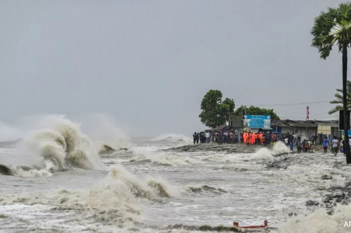 മണിക്കൂറില്‍ 135 കിലോമീറ്റര്‍ വേഗത; പശ്ചിമ ബംഗാളില്‍ നാശം വിതച്ച്‌ റിമാല്‍ ചുഴലിക്കാറ്റ്