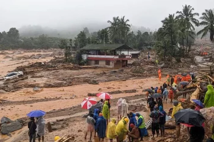 ദുരന്തത്തില്‍ വിറങ്ങലിച്ച്‌ വയനാട്; പോലീസ് ആസ്ഥാനത്ത് പ്രത്യേക കണ്‍ട്രോള്‍ റൂം തുറന്നു