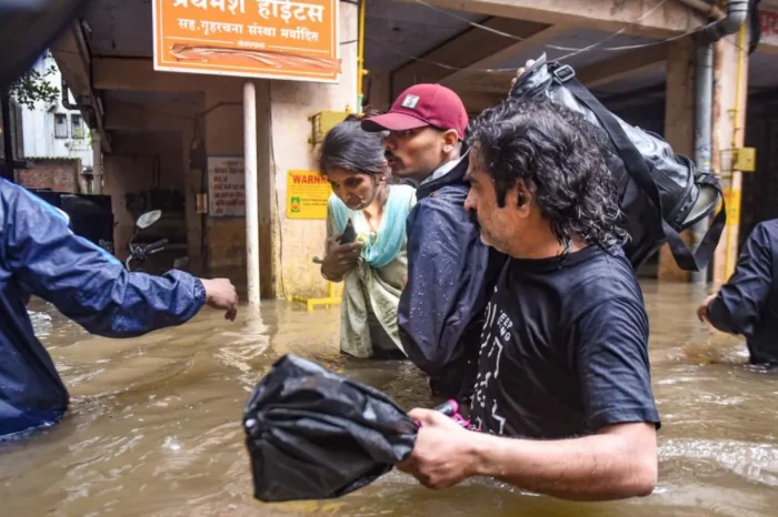 വ്യാപക മഴ, മഹാരാഷ്ട്രയില്‍ മരണസംഖ്യ ഏറുന്നു; ഡല്‍ഹിയില്‍ ഗതാഗതക്കുരുക്ക്