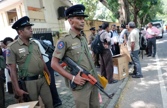 ശ്രീലങ്ക പോളിങ് ബൂത്തില്‍; പ്രസിഡന്റ് തെരഞ്ഞെടുപ്പില്‍ ഫലപ്രഖ്യാപനം നാളെ