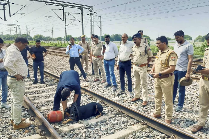 ഉത്തരേന്ത്യയില്‍ വീണ്ടും ട്രെയിൻ അട്ടിമറി ശ്രമം; കരസേന ഉപയോഗിക്കുന്ന പാളത്തില്‍ ഗ്യാസ് സിലിണ്ടര്‍