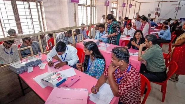 ഹരിയാനയില്‍ കോണ്‍ഗ്രസ് മുന്നില്‍, കാശ്‌മീരില്‍ ഇഞ്ചോടിഞ്ച്; വോട്ടെണ്ണല്‍ പുരോഗമിക്കുന്നു