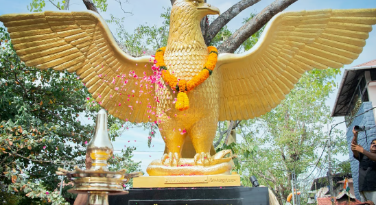 വെങ്കല ഗരുഡ ശില്‍പ്പം; ഗുരുവായൂരില്‍ നവീകരിച്ച മഞ്ജുളാല്‍ത്തറ സമര്‍പ്പിച്ചു