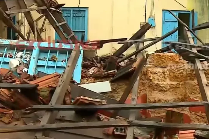 കടമ്മനിട്ട സ്‌കൂള്‍ വളപ്പിലെ കെട്ടിടം തകര്‍ന്നു വീണു; ഒഴിവായത് വൻ അപകടം