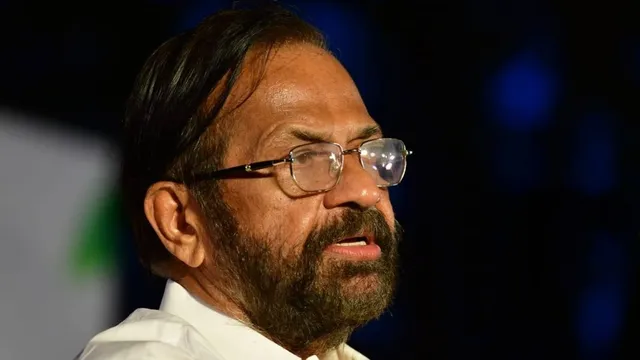 സത്യം പറയുന്നവരെ കോൺഗ്രസ്സ് പുറത്താക്കുന്നു; ദേശീയഗാനം തെറ്റായി പാടിയ പാലോട് രവിക്ക് ഒടുവിൽ പണി കിട്ടി