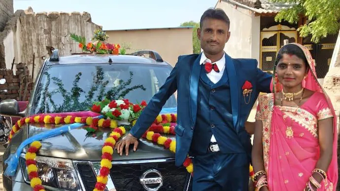 വിഷം കലർന്ന ദ്രാവകം കുടിച്ചു; അഹമ്മദാബാദില്‍ അഞ്ചംഗ കുടുംബം ഫ്‌ളാറ്റില്‍ മരിച്ച നിലയില്‍
