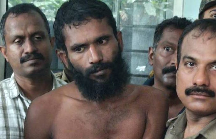 ബൈക്ക് ഇടിച്ച് ചാവാതിരിക്കാൻ സ്വന്തം കൈ കളഞ്ഞ ഗോവിന്ദച്ചാമി ഇനിയും രക്ഷപെടാൻ ശ്രമിക്കും;  മുടിയും താടിയും വെട്ടി, ചപ്പാത്തി തീറ്റ നിർത്തി, വിയ്യൂരിൽ കർശന നിരീക്ഷണം