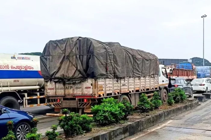 5 കിലോമീറ്ററോളം വാഹനങ്ങളുടെ നിര; തൃശൂര്‍ - എറണാകുളം ദേശീയപാതയില്‍ വന്‍ ഗതാഗതക്കുരുക്ക്