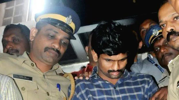 അഞ്ച് വയസ്സുകാരിയെ പീഡിപ്പിച്ച് കൊലപ്പെടുത്തിയ അസ്ഫാക് ആലത്തിന് ജയിലിൽ മർദ്ദനം;<br>''നീ കുഞ്ഞുങ്ങളെ പീഡിപ്പിക്കും, അല്ലേടാ'' എന്ന് ചോദിച്ചായിരുന്നു അടി തുടങ്ങിയത്