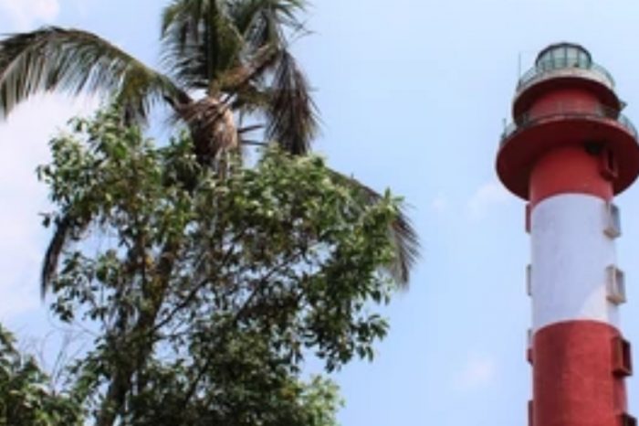 ലൈറ്റ് ഹൗസിന് മുകളിൽ കയറി ഗുണ്ട്‌ പൊട്ടിച്ച് യുവാവ് പരിഭ്രാന്തി പടർത്തി