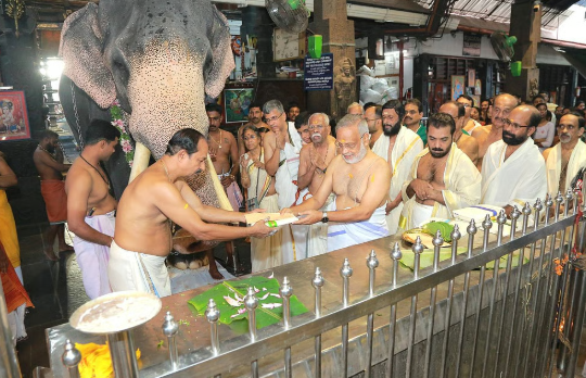 ഗുരുവായൂര്‍ ക്ഷേത്രത്തില്‍ 'ആന'യെ നടയിരുത്തി; വഴിപാടായി അടച്ചത് പത്തുലക്ഷം രൂപ