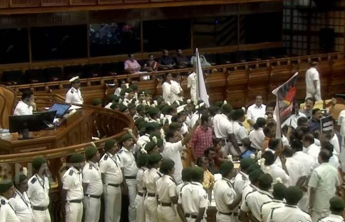 നിയമസഭയിലെ പ്രതിഷേധം; മൂന്ന് പ്രതിപക്ഷ എംഎൽഎമാർക്ക് സസ്പെൻഷൻ