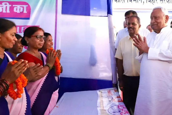 തരാമെന്ന് പറഞ്ഞ 10000 രൂപ എവിടെയെന്ന് ബിജെപി വനിതാ പ്രവർത്തകർ; ബിഹാറിൽ തെരഞ്ഞെടുപ്പ് കൊട്ടിക്കലാശത്തിൽ നാണംകെട്ട് ബിജെപി