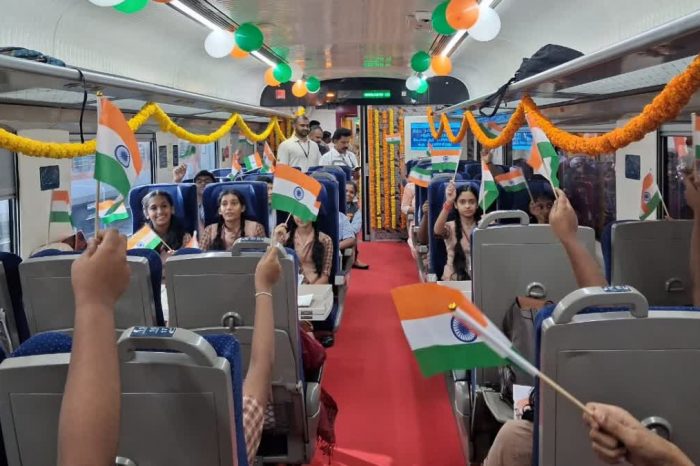 വന്ദേഭാരതില്‍ ഗണഗീതം, കണ്ടത് തീവ്ര ഹിന്ദുത്വ രാഷ്ട്രീയത്തിന്റെ ഒളിച്ചു കടത്തല്‍; മുഖ്യമന്ത്രി