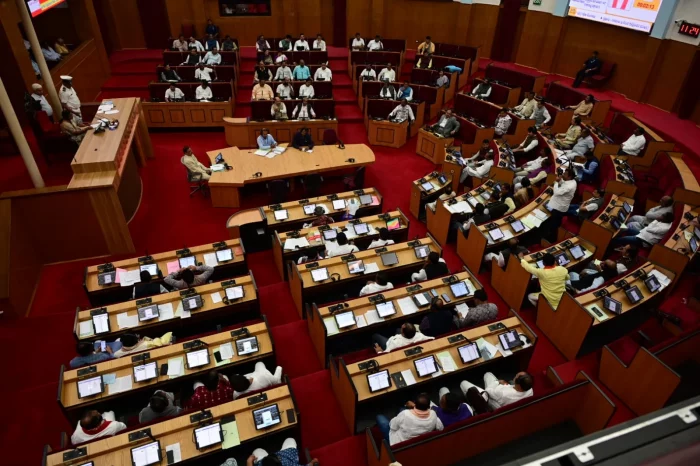 സാധാരണക്കാരുടെ ശമ്പളം ആദ്യം കൂട്ടണം; സ്വന്തം ശമ്പളവർദ്ധനയെ എതിർത്ത് എംഎൽഎ;      ഒഡീഷയിലെ അണയാത്ത കനലായി CPIM എംഎൽഎ  ലക്ഷ്മണ്‍ മുണ്ട