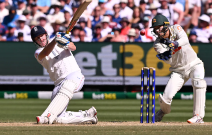 മെൽബണിൽ രണ്ടാം ദിനം തന്നെ കളി തീർന്നു; ആഷസ് നാലാം ടെസ്റ്റിൽ ഇംഗ്ലണ്ടിന് ആശ്വാസ ജയം