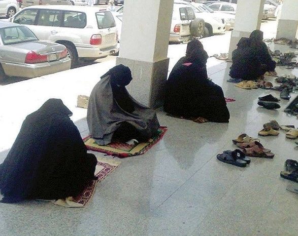 അറബ് രാജ്യങ്ങൾ പാക്കിസ്ഥാനെ പടിയടച്ച് പിണ്ഡം വെക്കുന്നു; പാക് ഭിക്ഷാടകരെ കൊണ്ട് പൊറുതിമുട്ടി സൗദിയും യു എ ഇയും