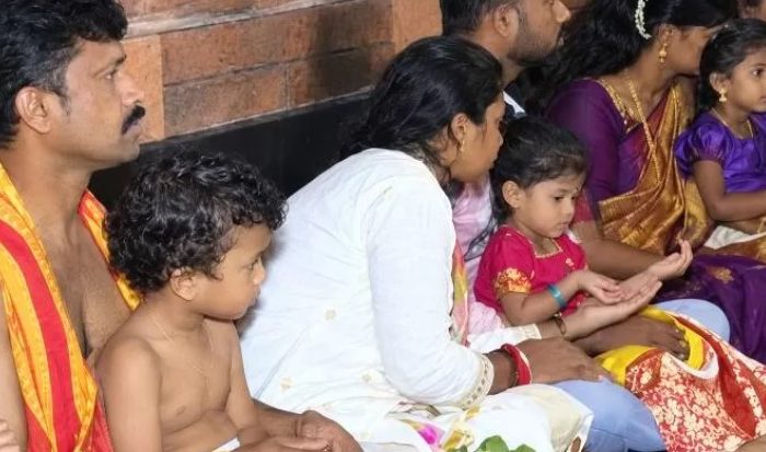 ആദ്യാക്ഷരം കുറിച്ച് ആയിരക്കണക്കിന് കുരുന്നുകള്‍; കേരളം വിജയദശമി ആഘോഷനിറവില്‍